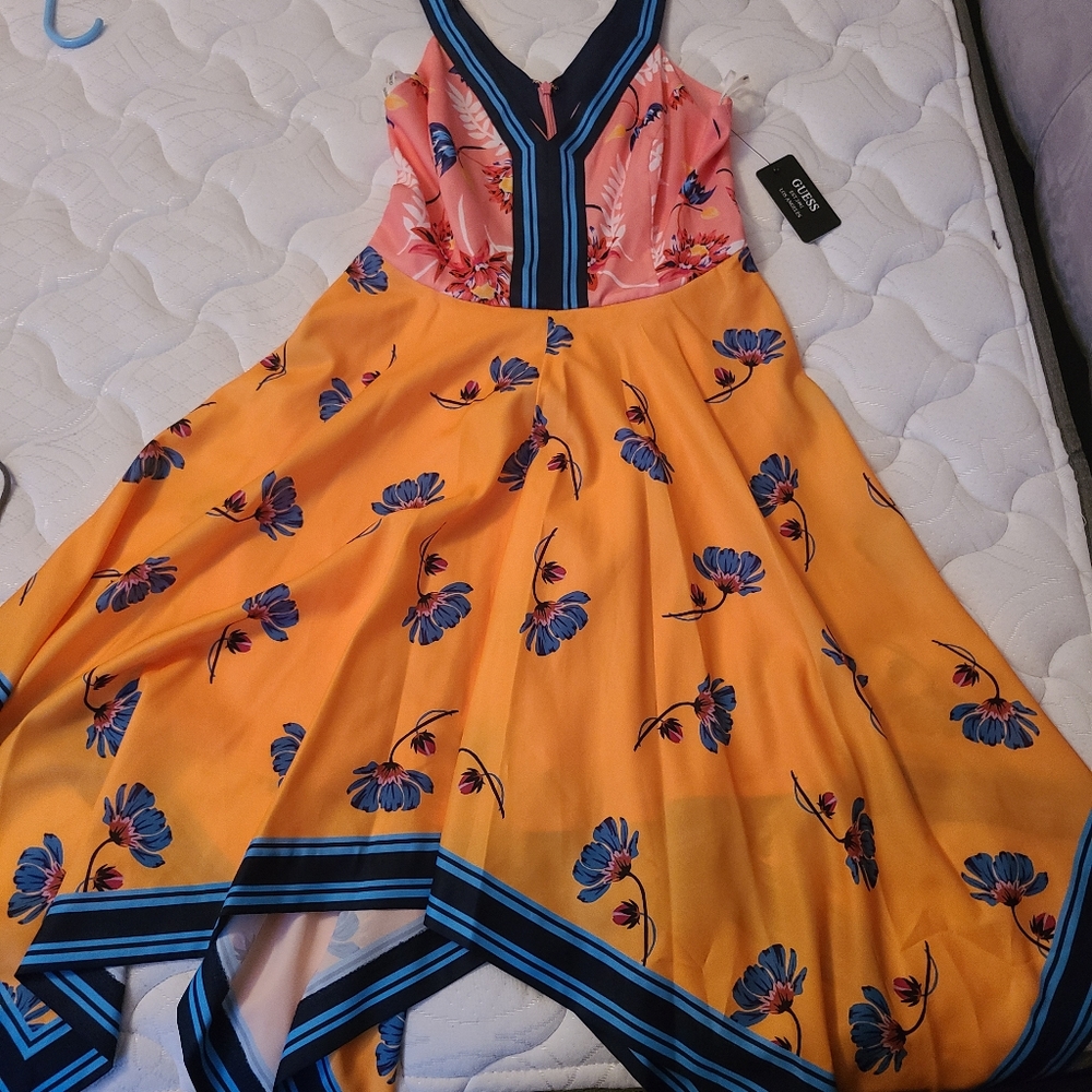 GUESS- BEAUTIFUL FLORAL SILK DRESS NEW WO TAG